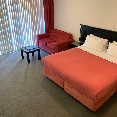 Salerno Motel Apartments Christchurch Exteriör bild A room at the hotel