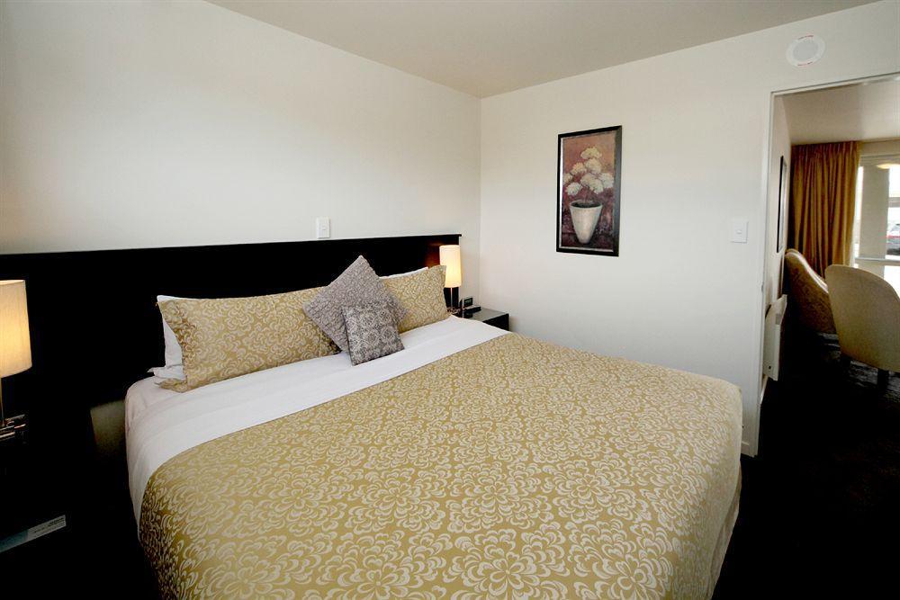 Salerno Motel Apartments Christchurch Exteriör bild A room at the hotel