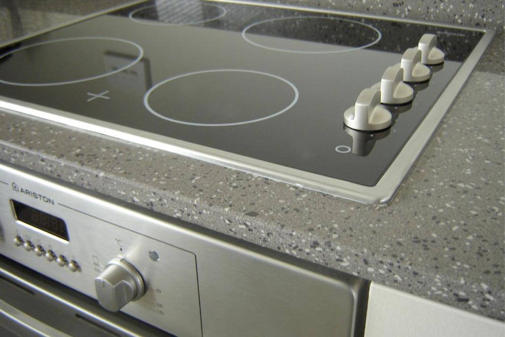Salerno Motel Apartments Christchurch Rum bild A ceramic stovetop