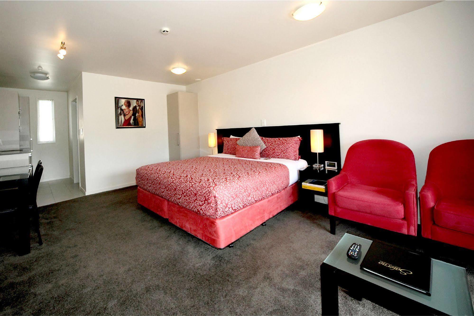 Salerno Motel Apartments Christchurch Exteriör bild A room at the hotel