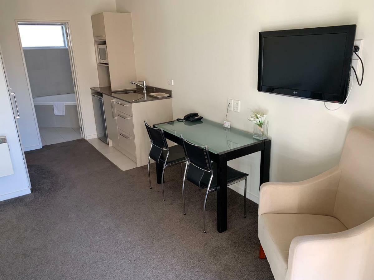 Salerno Motel Apartments Christchurch Exteriör bild A typical studio apartment
