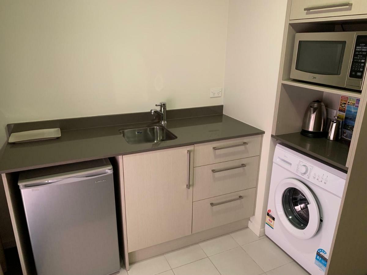 Salerno Motel Apartments Christchurch Exteriör bild A kitchenette in a student apartment