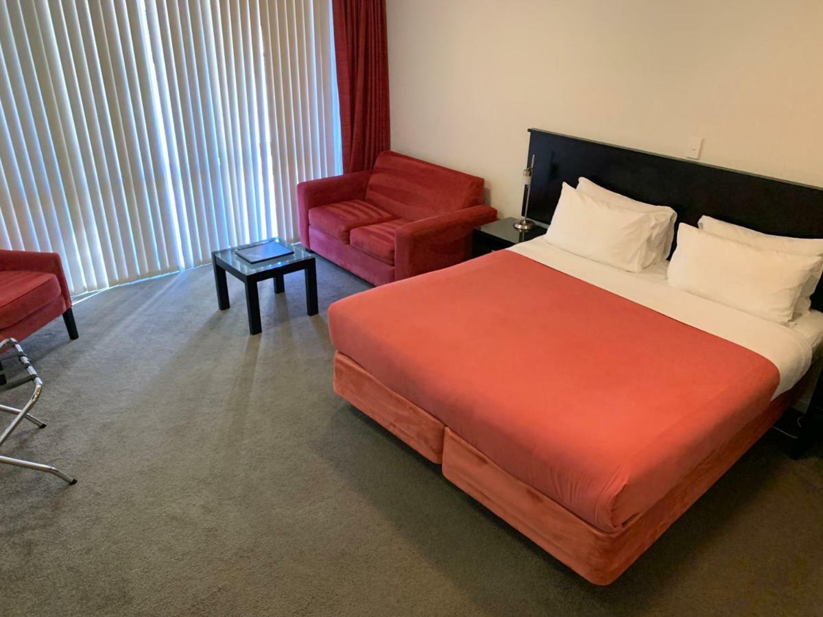 Salerno Motel Apartments Christchurch Exteriör bild A room at the hotel