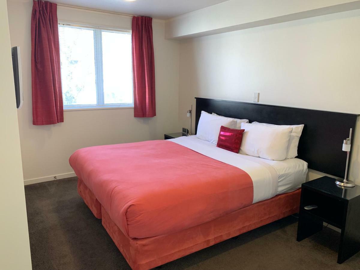 Salerno Motel Apartments Christchurch Exteriör bild A bedroom at the hotel